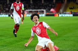 开云在线直播-摩纳哥主场逼平里昂，争夺三分