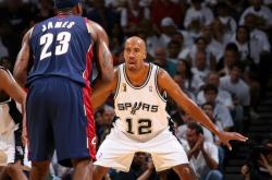 开云体育-骑士横扫太阳，浓眉哥关键制胜