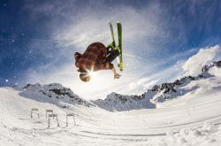 开云体育平台APP-跨界之战，当鹈鹕鏖战上海滩，恩比德已在欧冠之巅