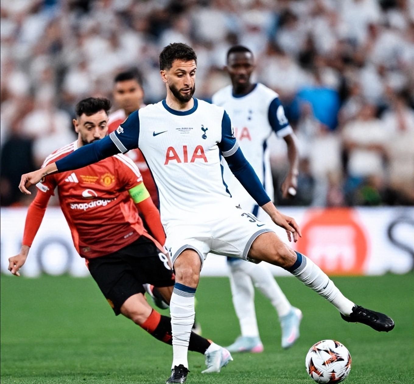 包含尤文图斯客场大胜英超球队欧战陷入危机的词条