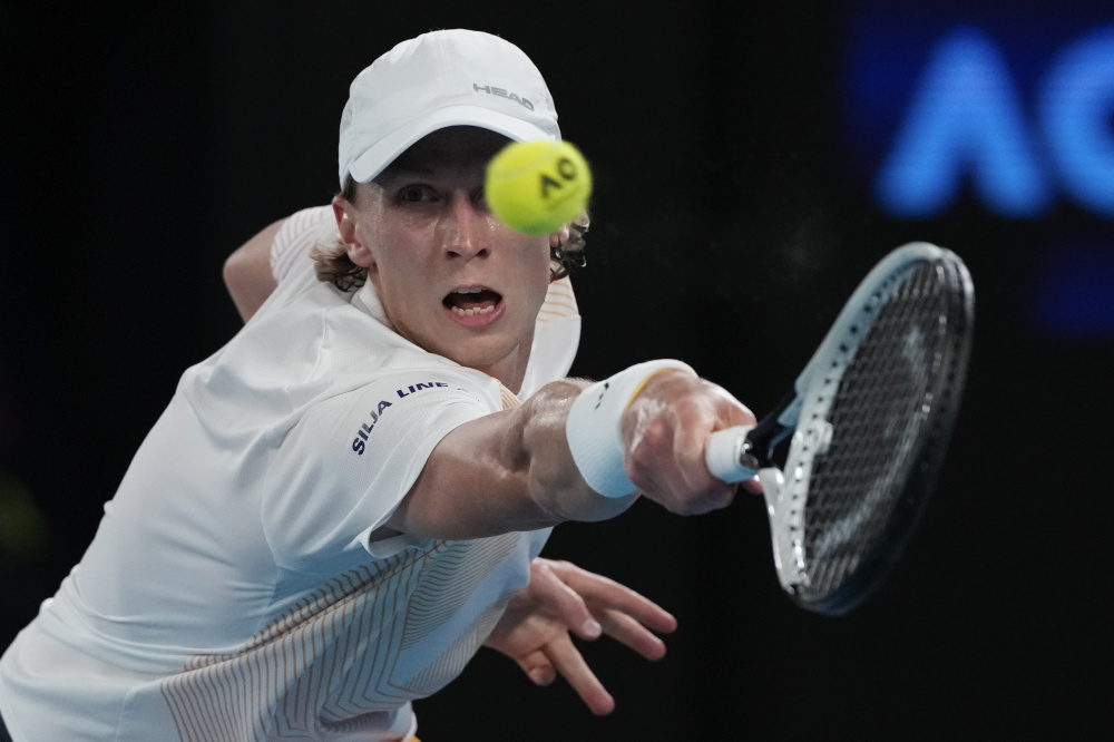 包含澳大利亚网球队轻取世界网球队，梅德韦杰夫惊艳世界的词条