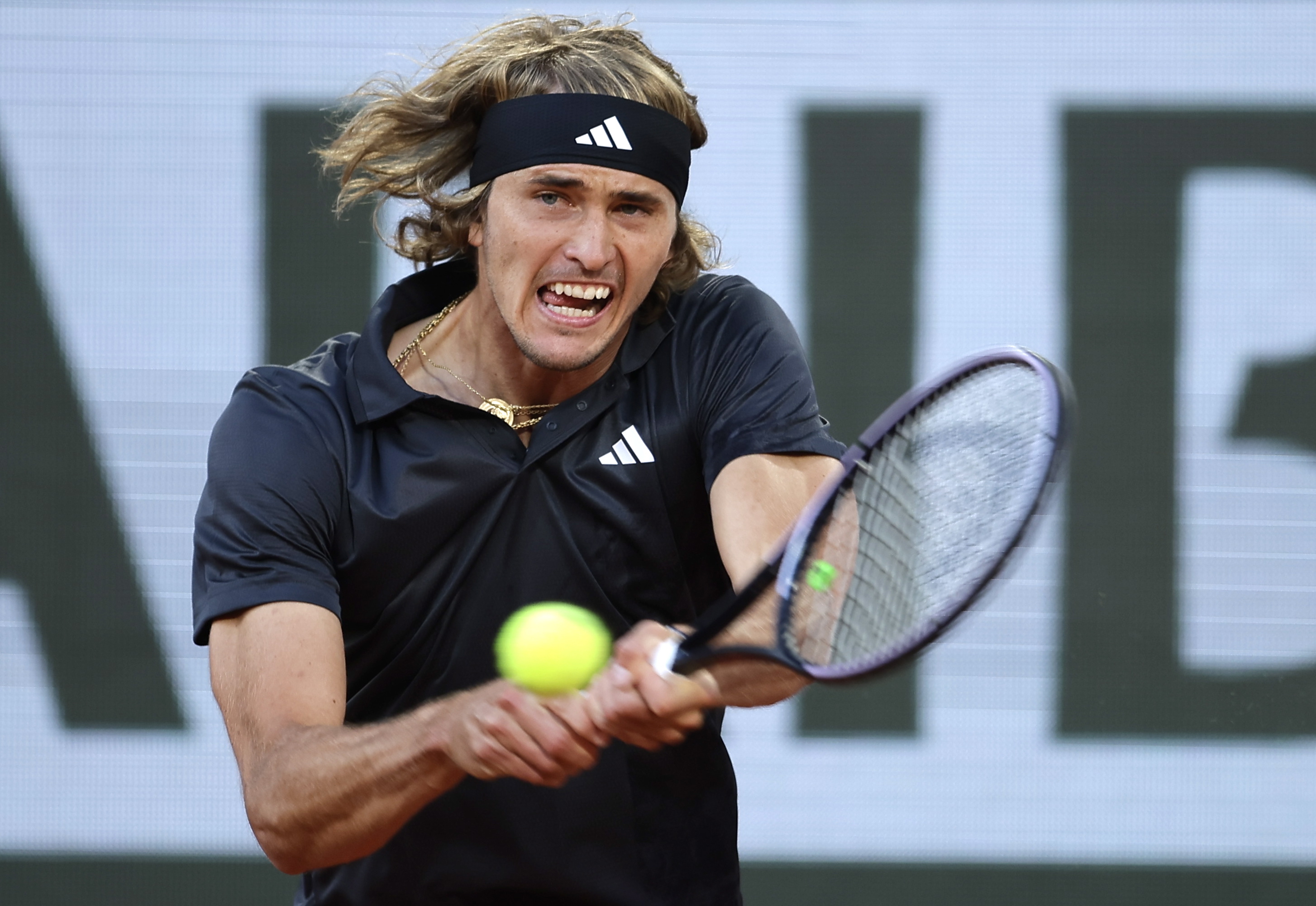 意大利网球队轻取西班牙网球队，兹维列夫高光表现的简单介绍