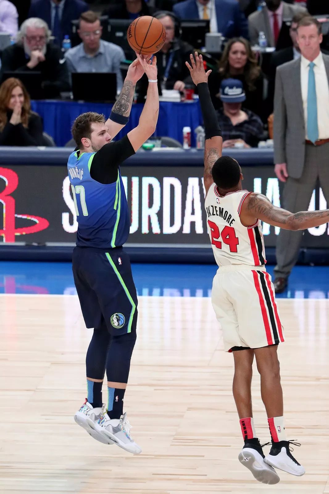 关于战术调度完美！球队逐鹿般轻松斩获比赛的信息