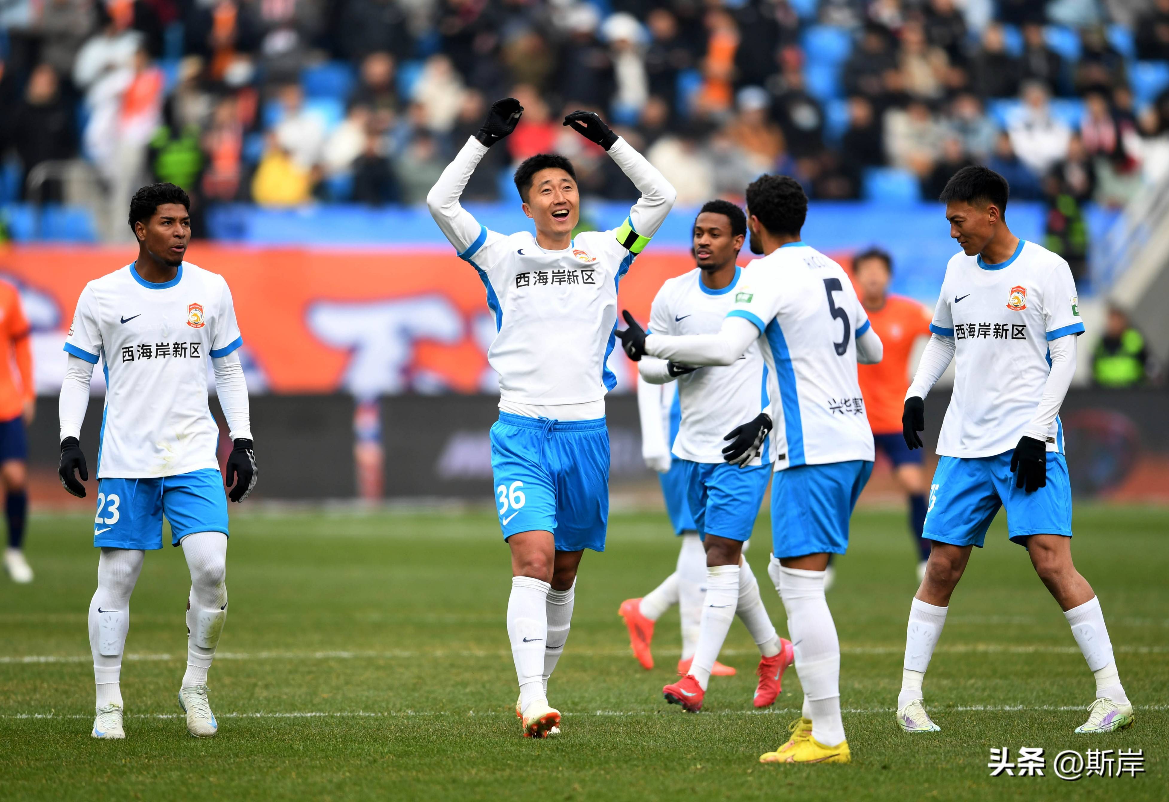 包含青岛中能主场大败，降级危机四伏的词条