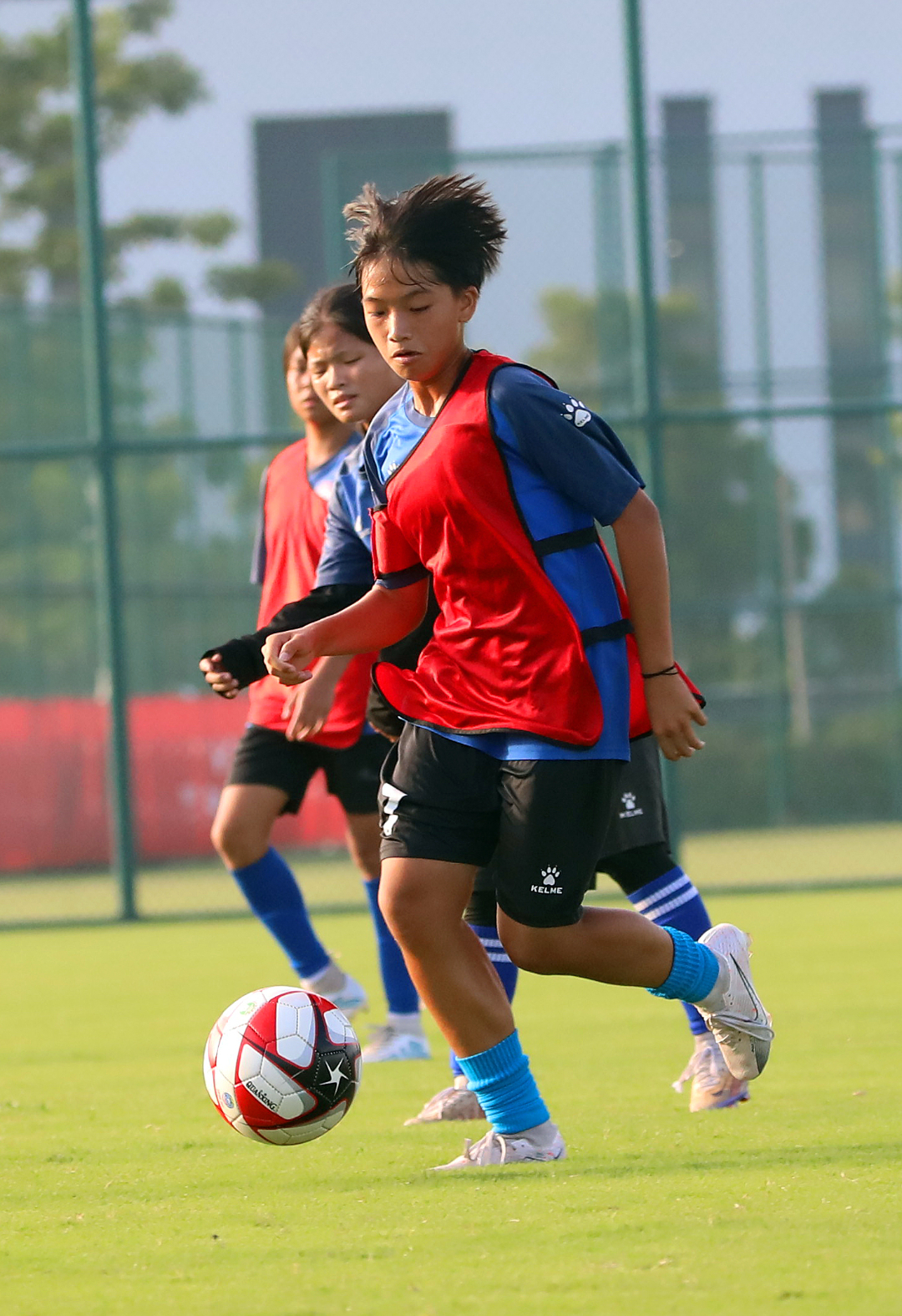 包含中国女足锻炼坚毅品格，获得巨大成功！的词条