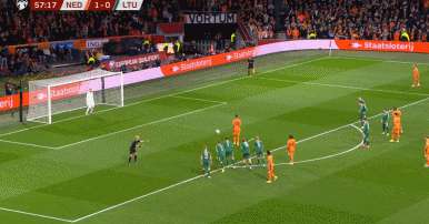 包含荷兰主场大胜墨其托亚，领跑小组的词条