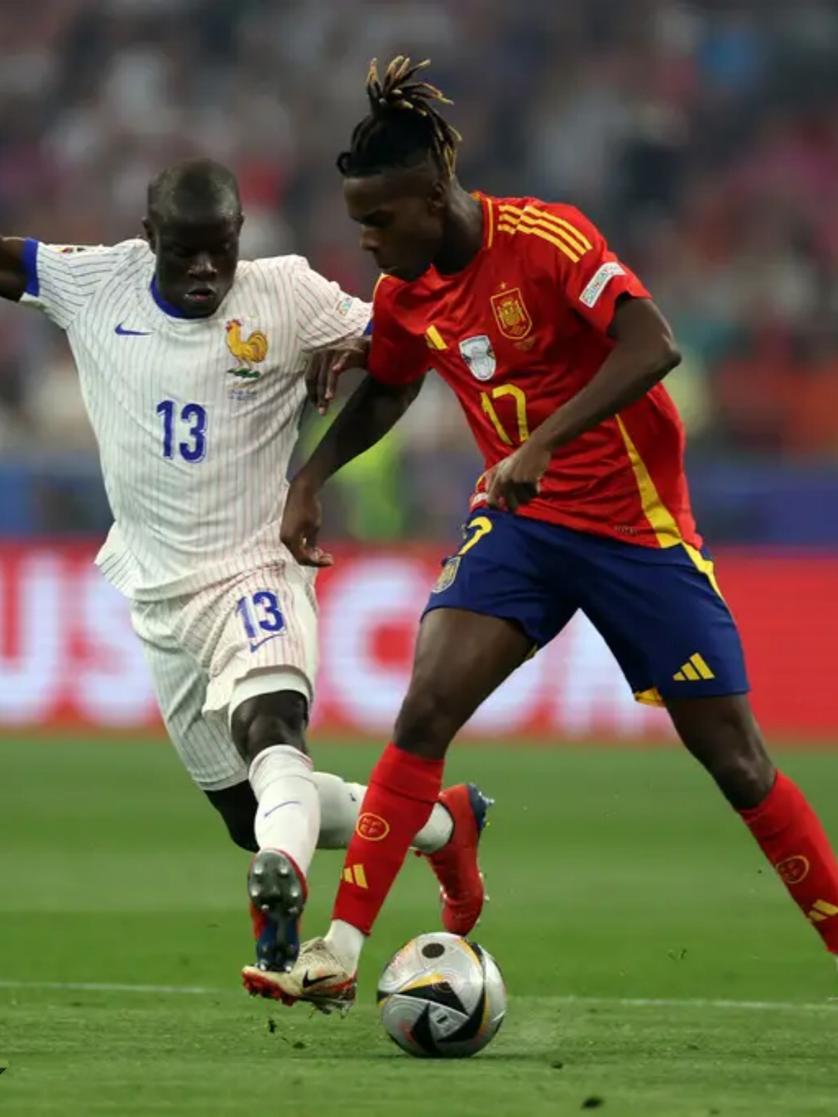 包含十分扣人心弦：欧洲杯赛场上的激烈对决的词条