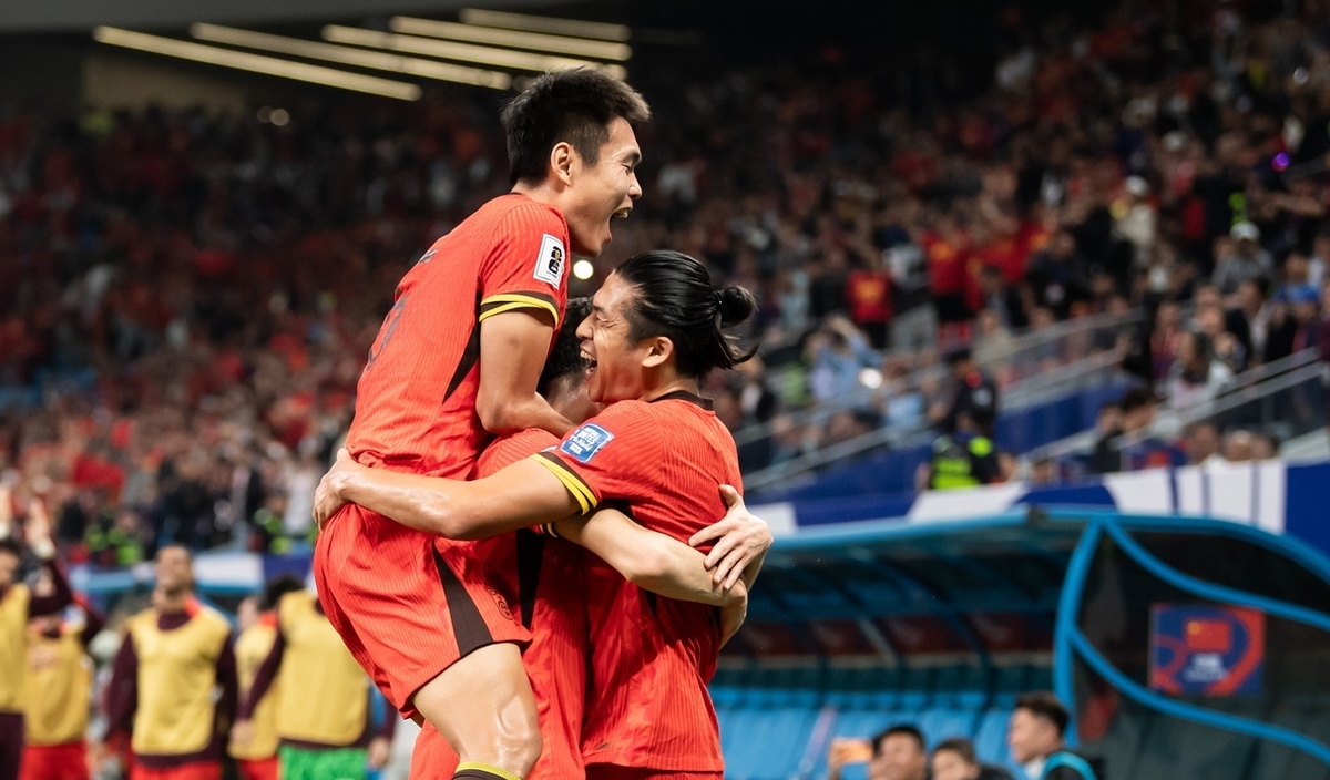 包含一场场比赛激情上演，双方球队表现拼搏的词条