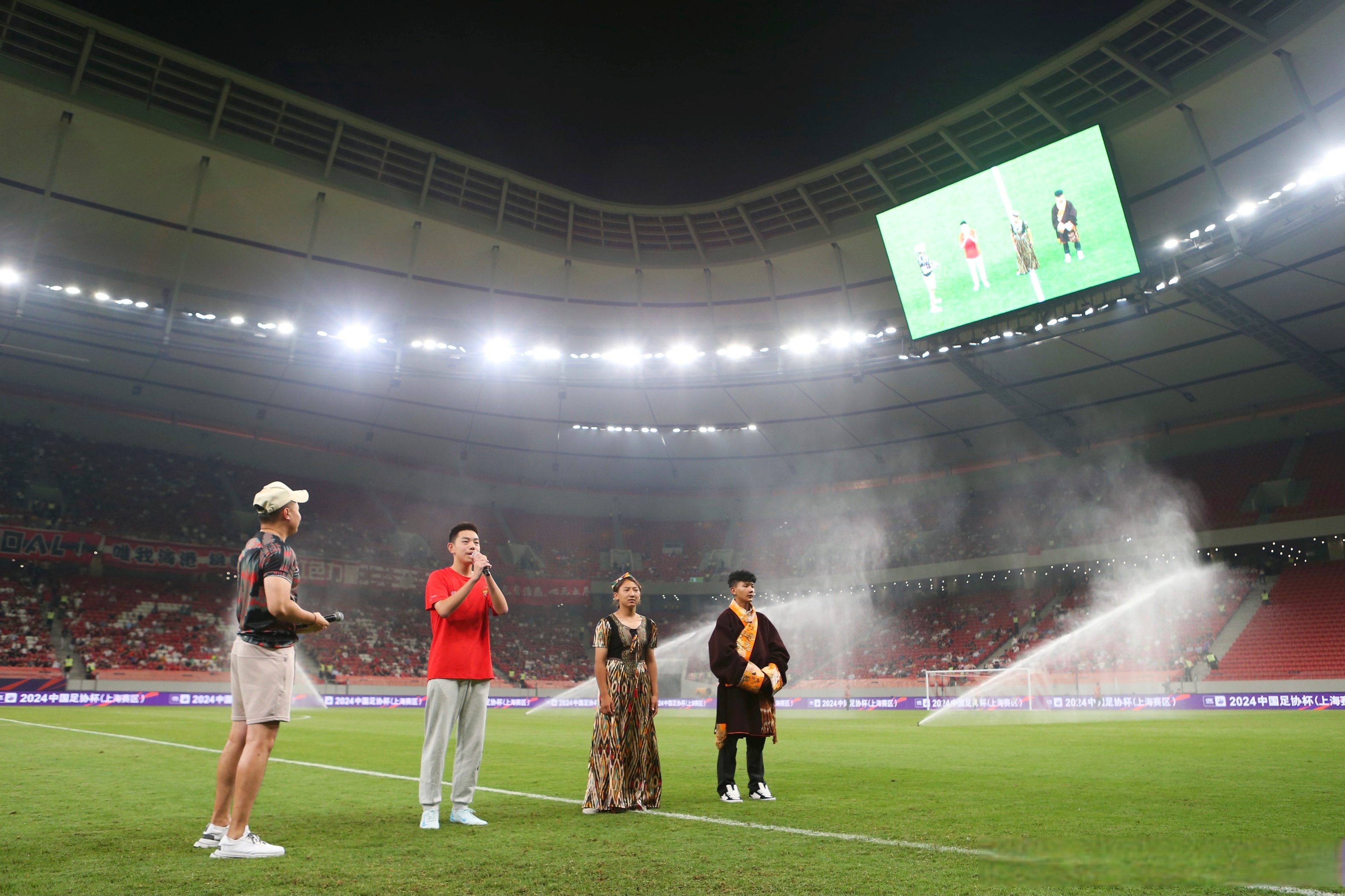 足球比赛独家花絮曝光，球迷关注的简单介绍