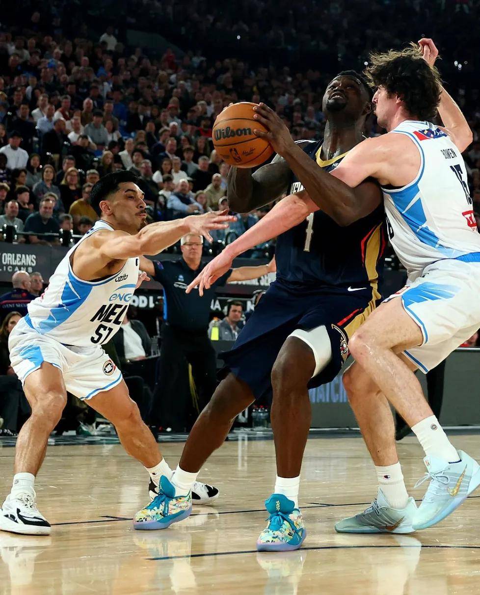 关于凯尔特人轻取尼克斯，锡安统治全场的信息