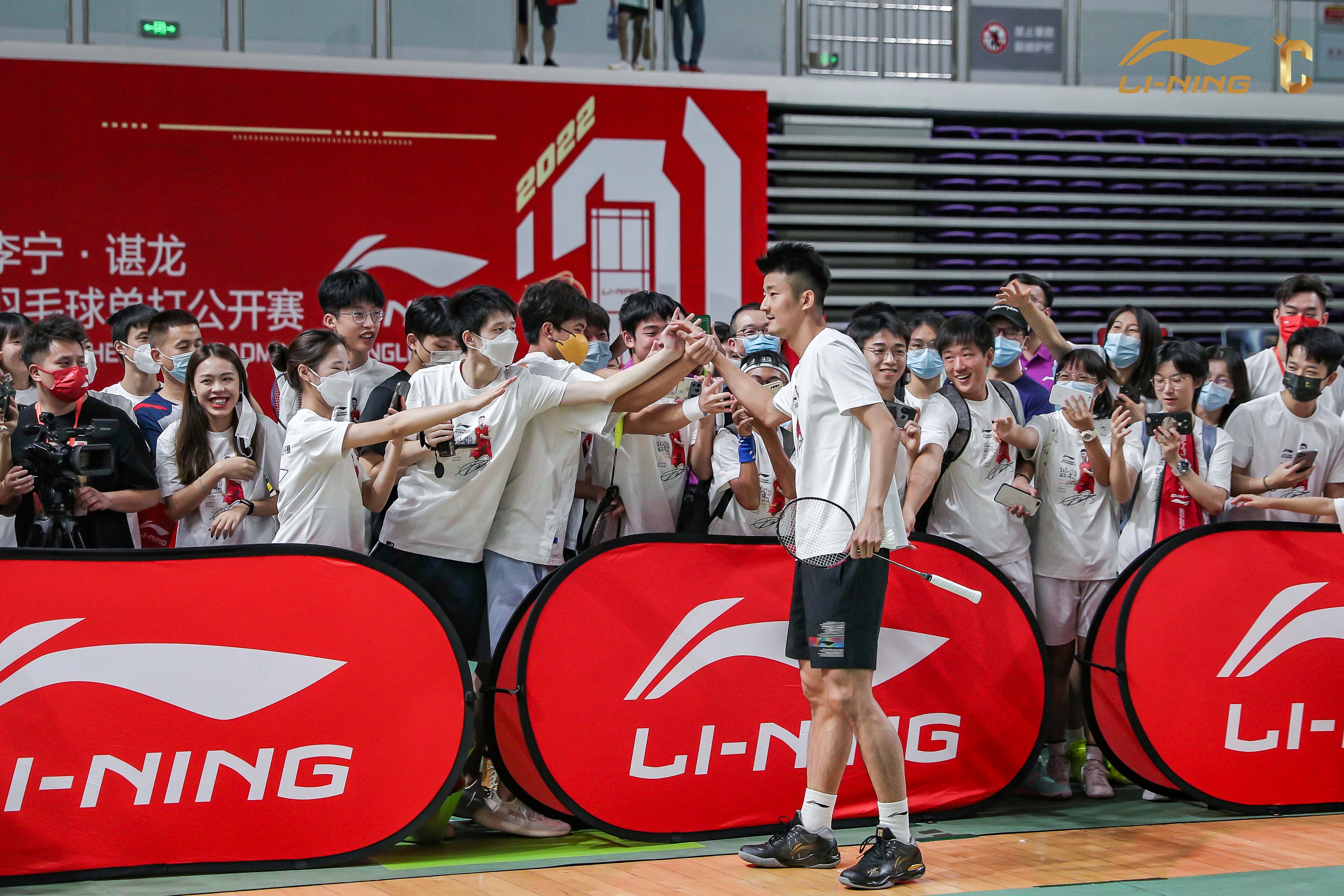 包含丹麦羽毛球队横扫印尼羽毛球队，谌龙一己之力扛起全队的词条