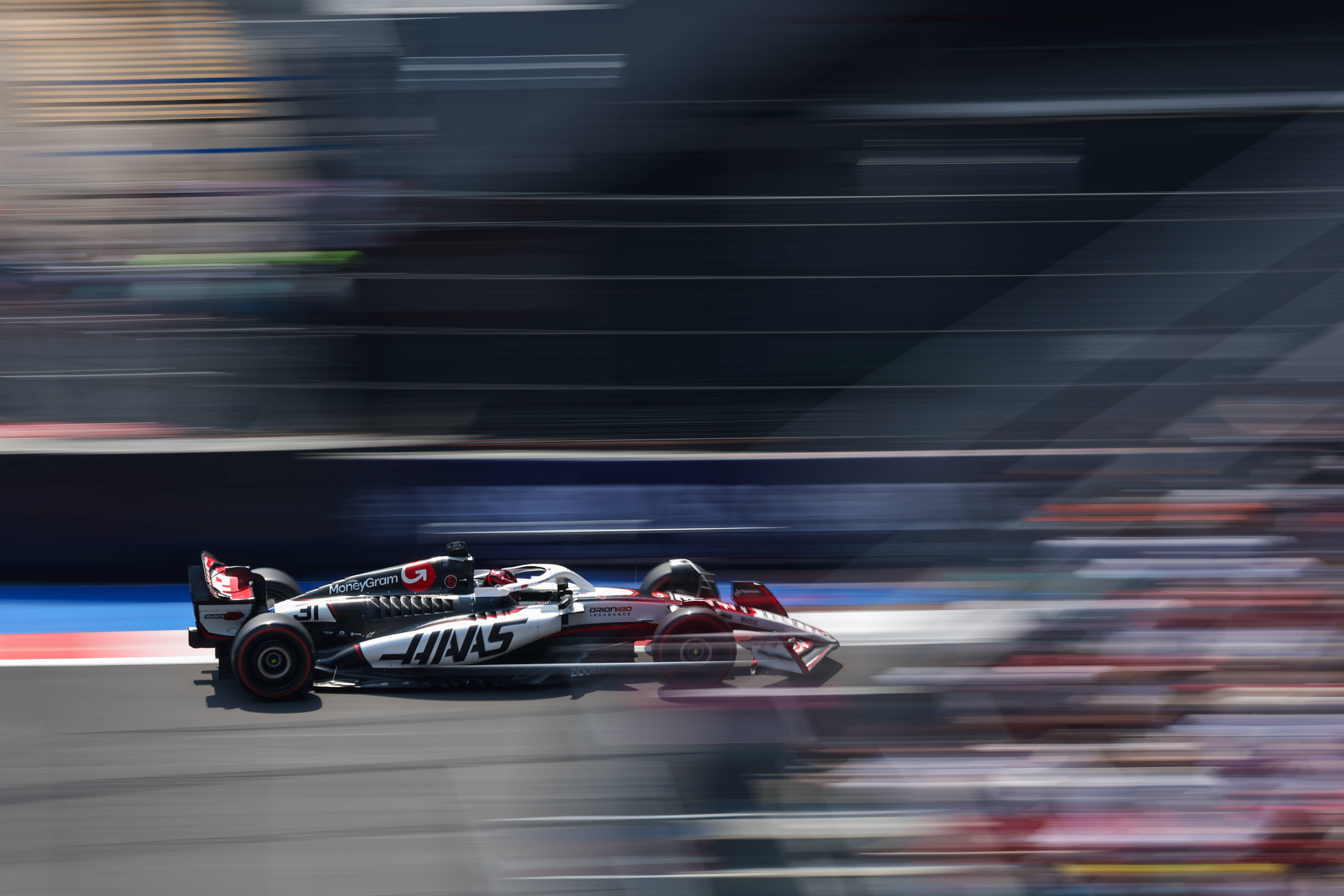 法拉利险胜哈斯车队,塞恩斯扛起全队的简单介绍 法拉利险胜哈斯车队,塞恩斯扛起全队的简单介绍