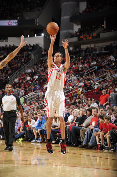 火箭险胜马刺,胡金秋状态火热的简单介绍 火箭险胜马刺,胡金秋状态火热的简单介绍