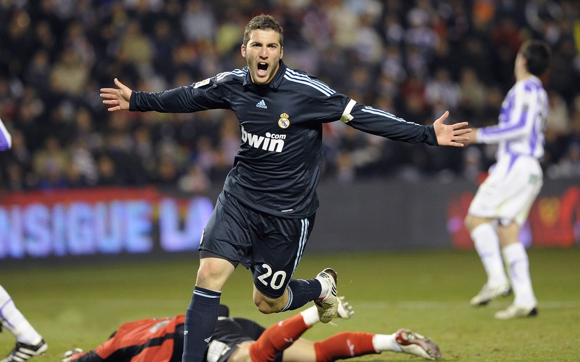 梅西里程碑之夜，阿根廷轻取智利，澳大利亚爆冷背后的足球启示