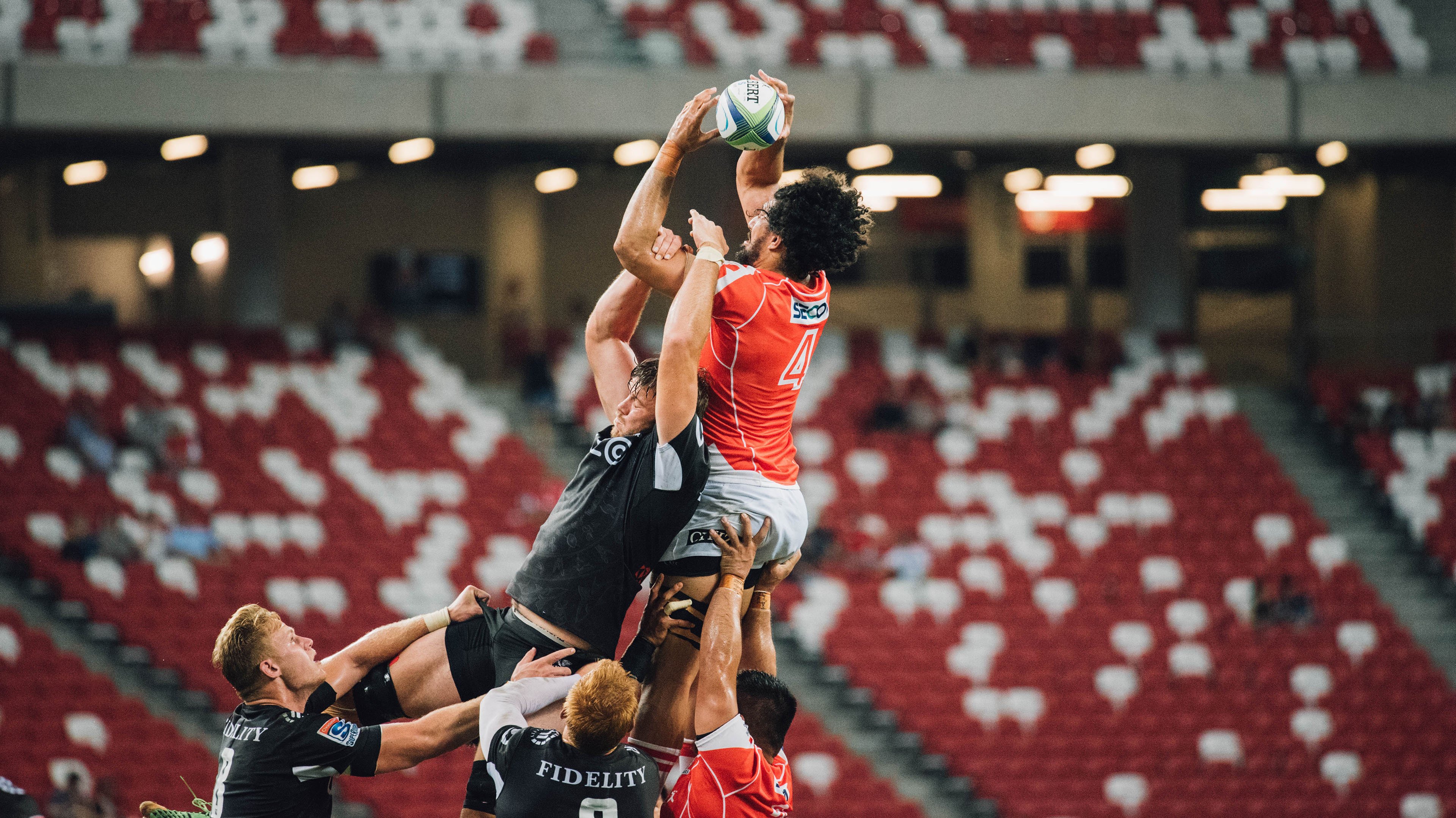 破晓的孤勇者,米切尔扛起广州队险胜青岛队