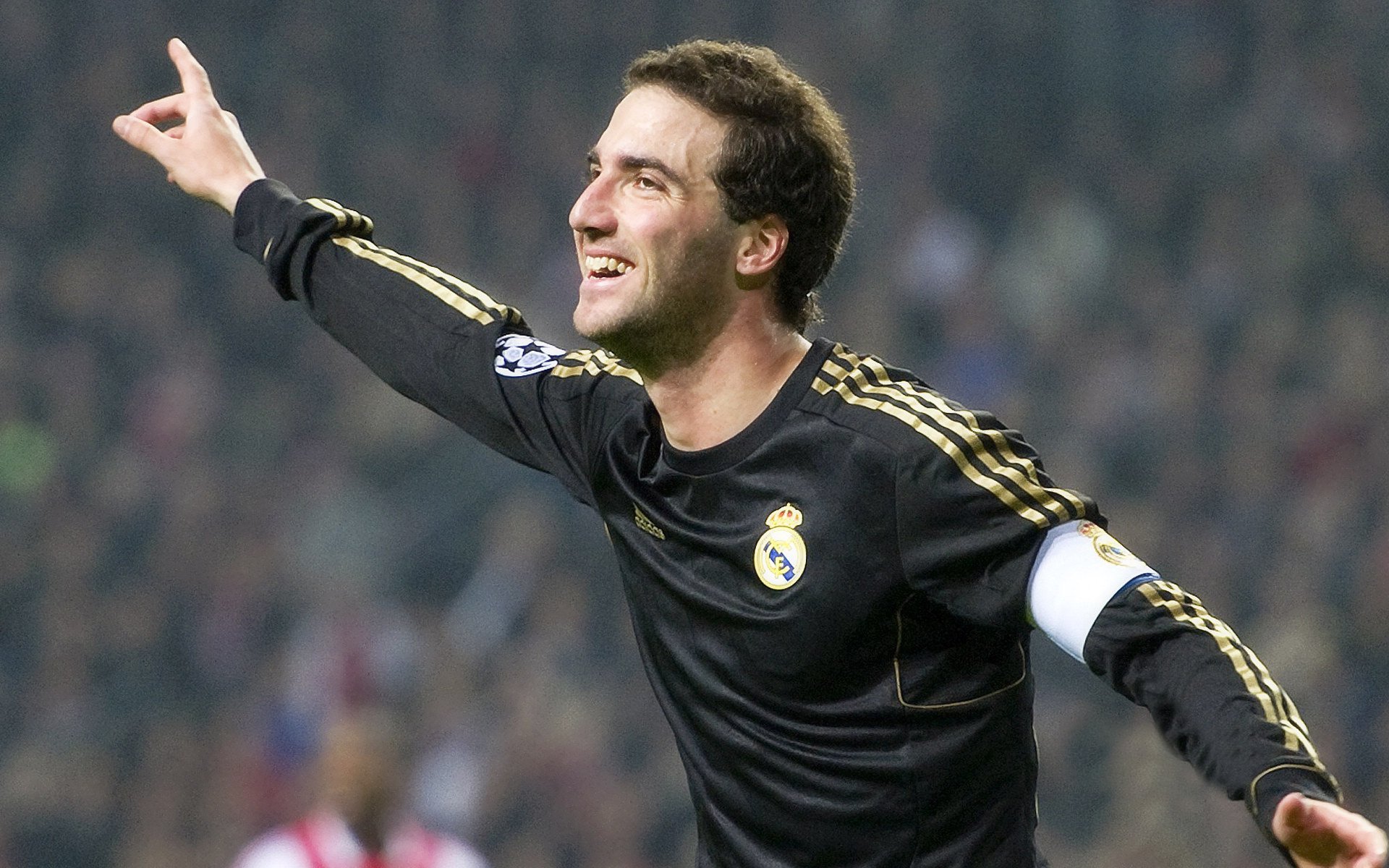 当自由女神遇见维苏威火山，阿克的无解方程式与美式足球的意大利狂想